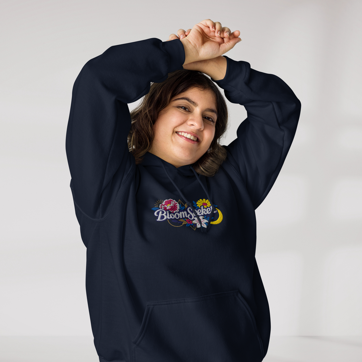 Bloom Seeker Hoodie Vibrant – Farbe Navy – Ansicht 7