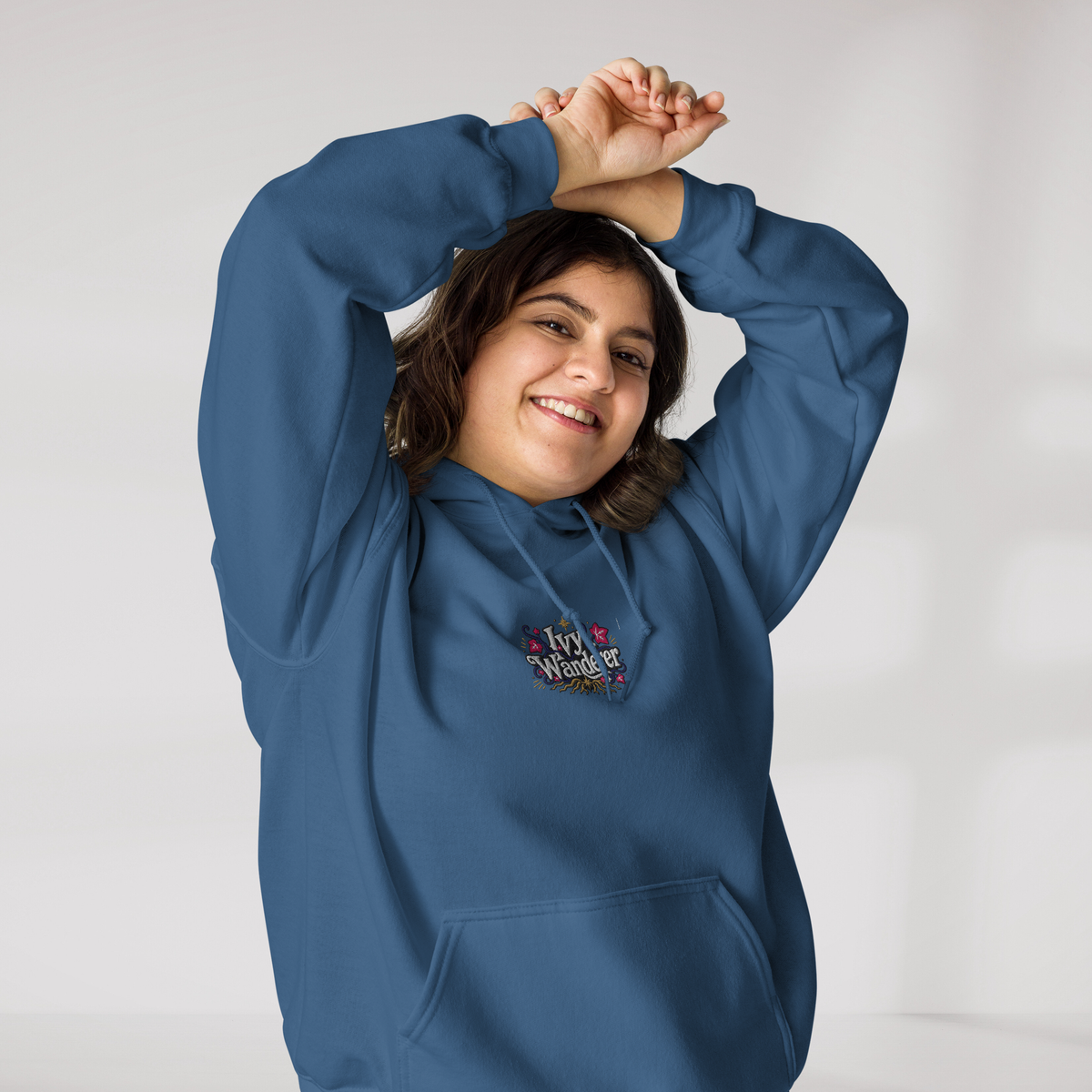 Ivy Wanderer Hoodie Vibrant (F) – Farbe Indigoblau – Ansicht 7