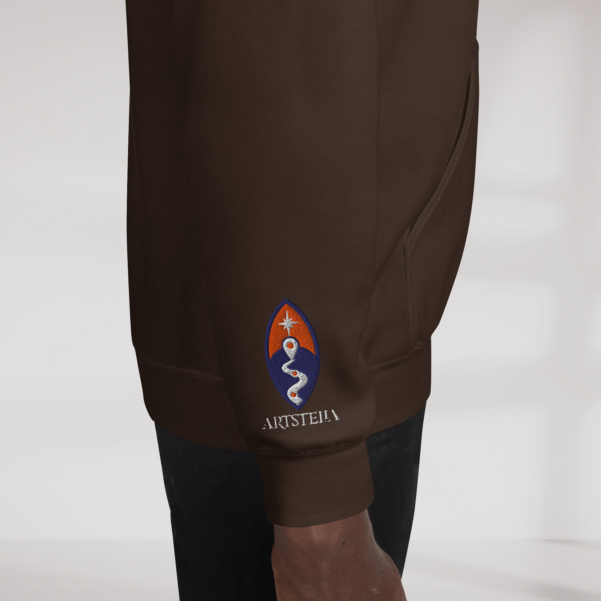 Street Seeker Hoodie Retro – Farbe Dunkle Schokolade – Ansicht 5