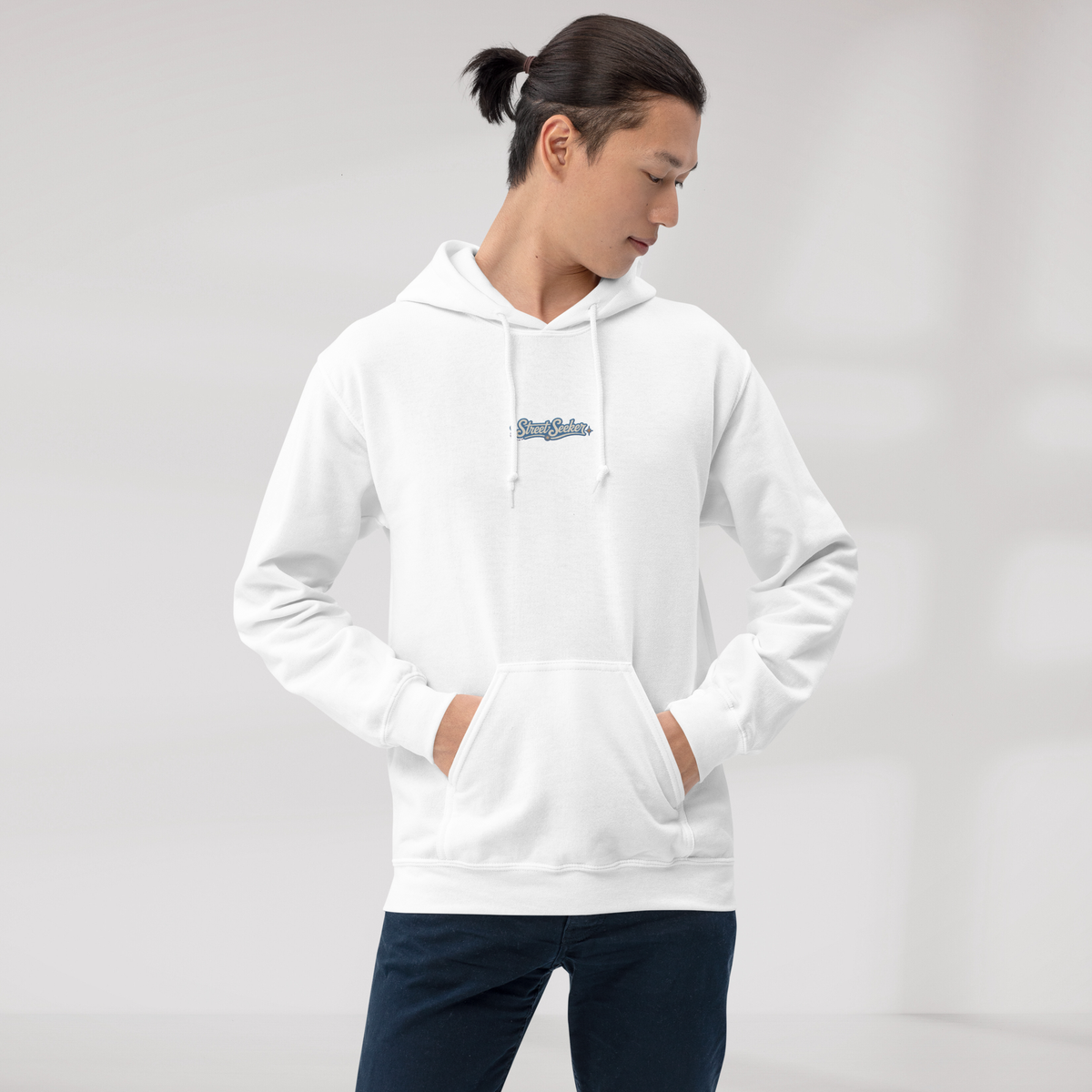 Street Seeker Hoodie Soft Blau ver. – Farbe Weiß – Ansicht 4