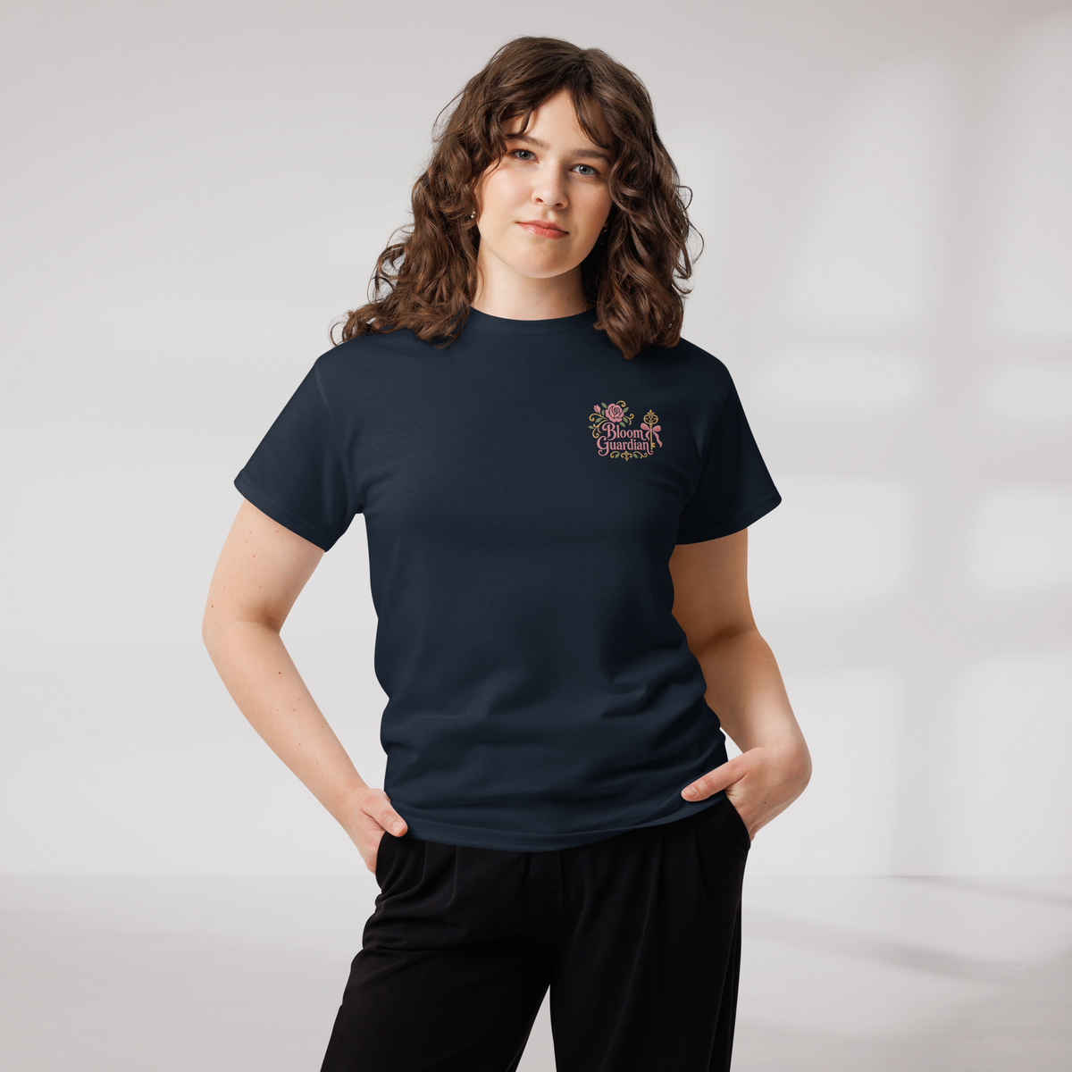 Bloom Guardian T-Shirt Soft (F) – Farbe Navy – Ansicht 3