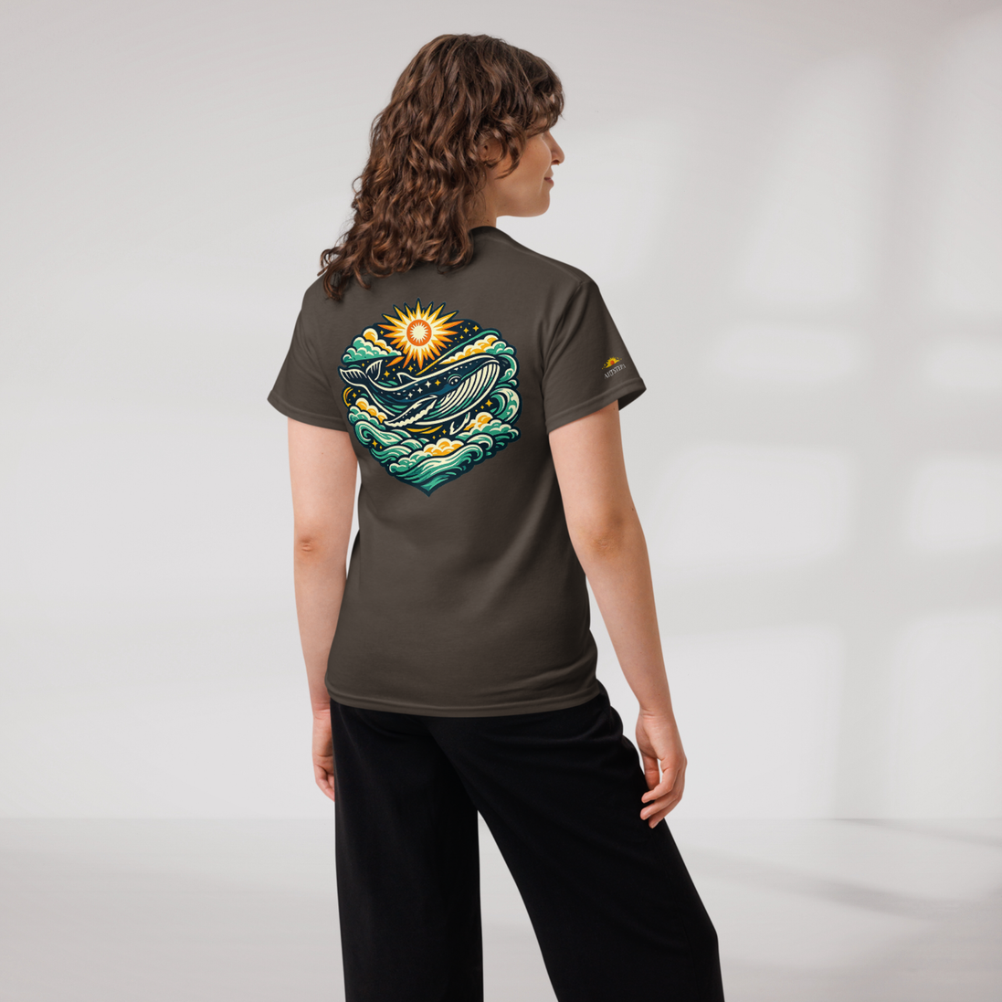 Cosmic Dreamer T-Shirt Vibrant Grün ver. – Farbe Dunkle Schokolade – Ansicht 8