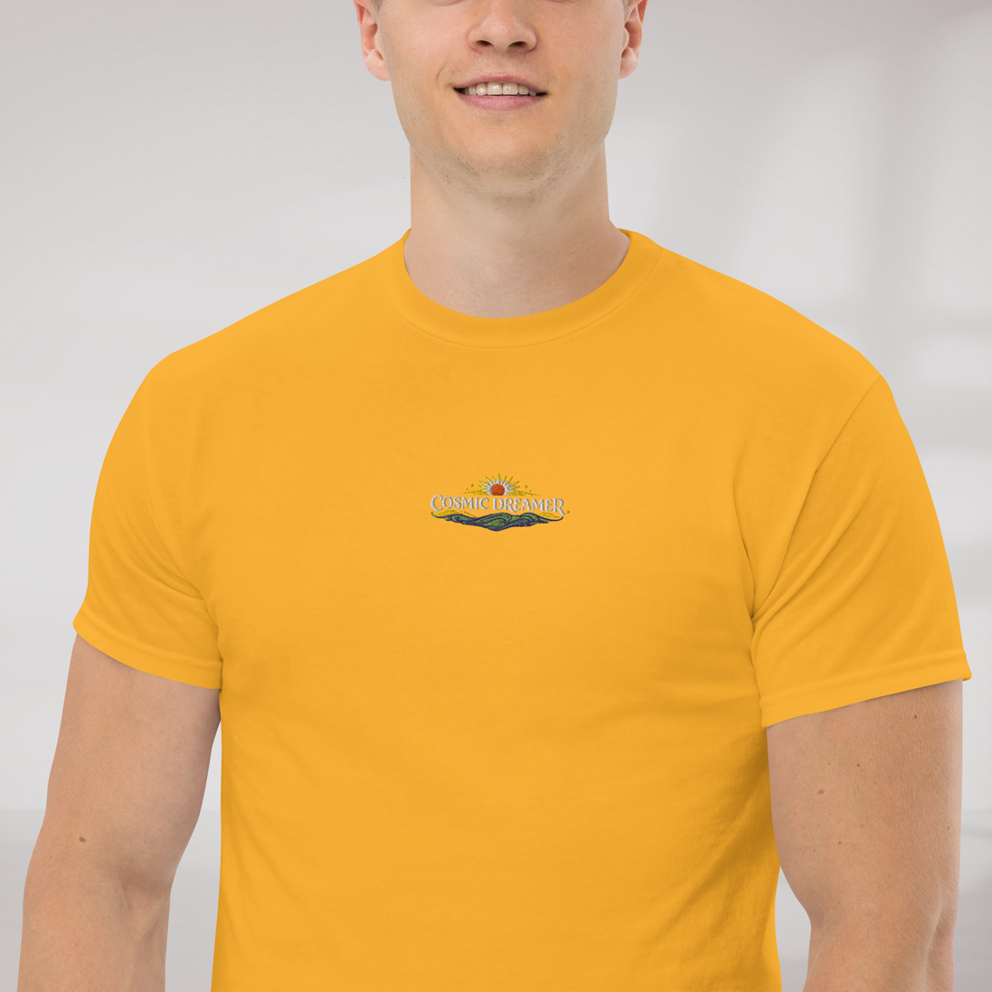 Cosmic Dreamer T-Shirt Vibrant Grün ver. – Farbe Gold – Ansicht 3