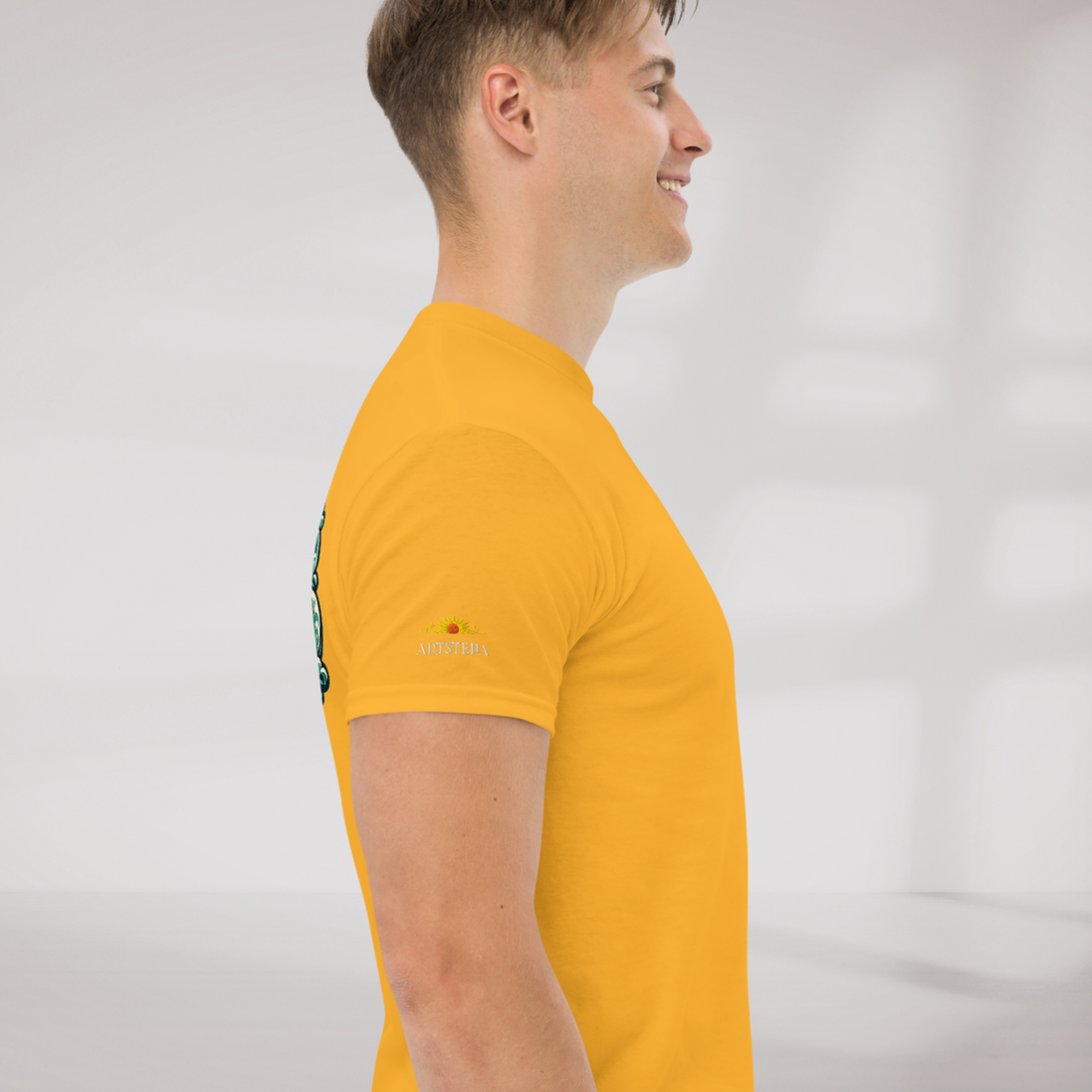 Cosmic Dreamer T-Shirt Vibrant Grün ver. – Farbe Gold – Ansicht 4