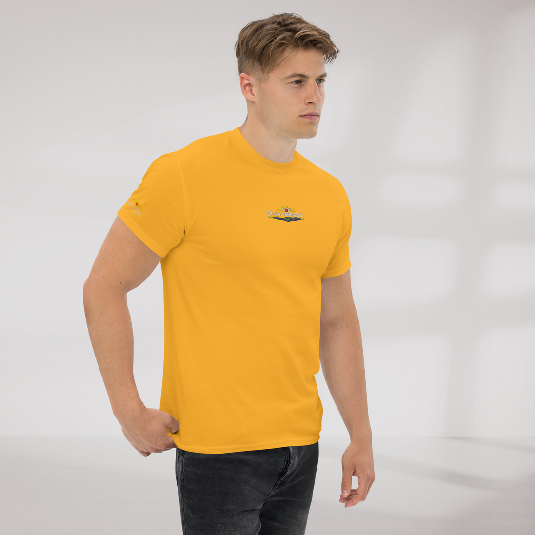 Cosmic Dreamer T-Shirt Vibrant Grün ver. – Farbe Gold – Ansicht 5