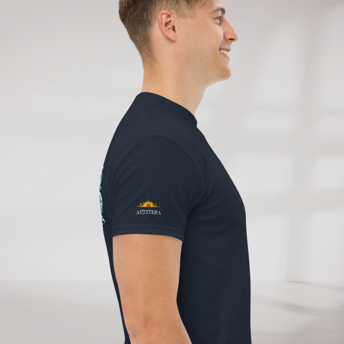 Cosmic Dreamer T-Shirt Vibrant Grün ver. – Farbe Navy – Ansicht 4